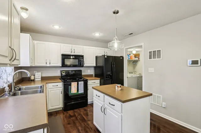 $372,900 | 2879 Bluewood Way, Plainfield, IN 46168