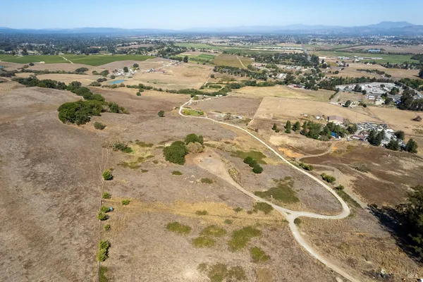 $1,649,888 | 7080 Gravenstein Highway, Cotati, CA 94931