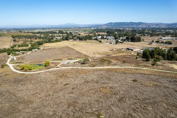 $1,649,888 | 7080 Gravenstein Highway, Cotati, CA 94931