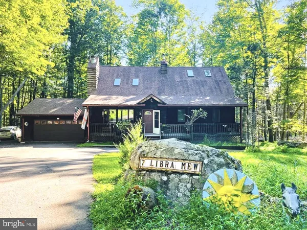 a view of house with a yard