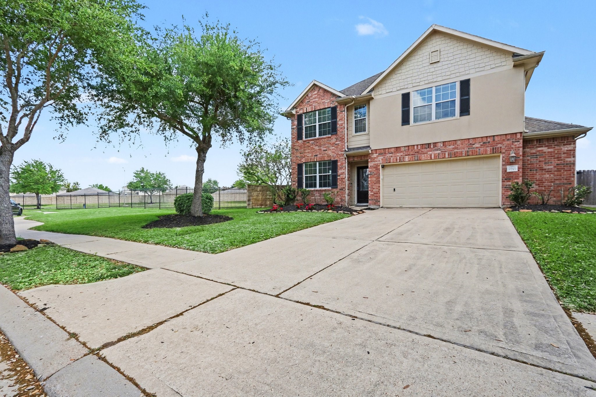 9719 Opal Rock Drive Rosharon, TX 77583 - Photo 2 of 33 No neighbors to the left