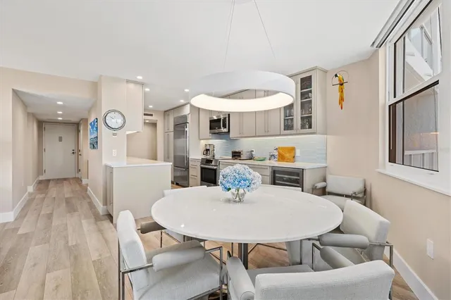 $1,100,000 | 1050 Longboat Club Road, Unit 903, Longboat Key, FL 34228