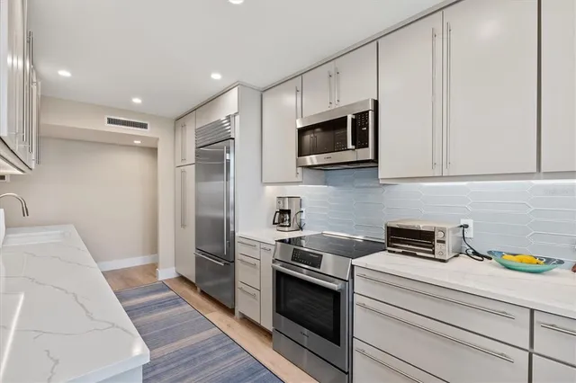 $1,100,000 | 1050 Longboat Club Road, Unit 903, Longboat Key, FL 34228