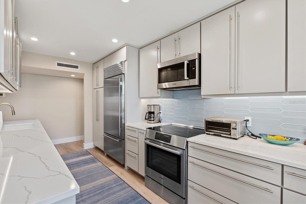 1050 Longboat Club Road, Unit 903 Longboat Key, FL 34228 - Photo 19 of 91