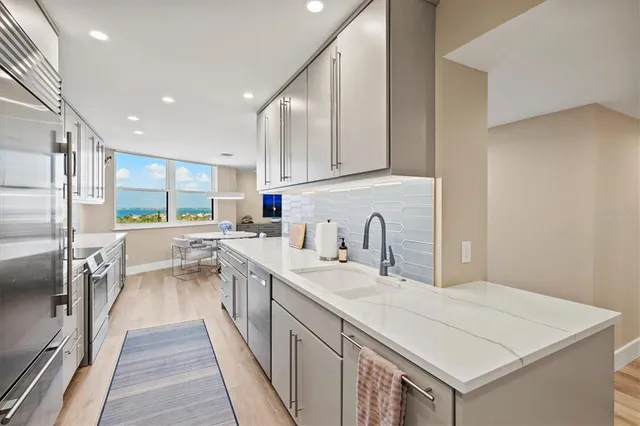 $1,100,000 | 1050 Longboat Club Road, Unit 903, Longboat Key, FL 34228