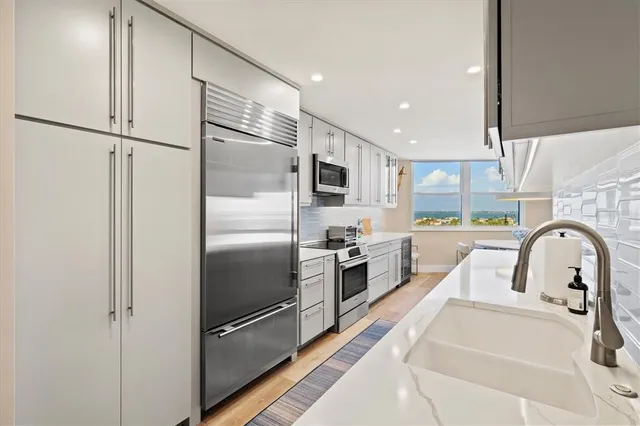 $1,100,000 | 1050 Longboat Club Road, Unit 903, Longboat Key, FL 34228