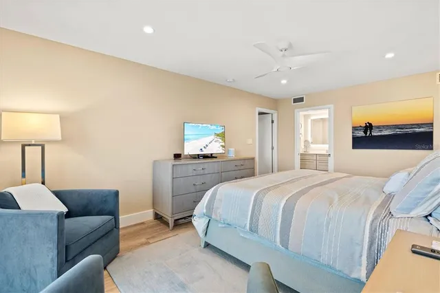 $1,100,000 | 1050 Longboat Club Road, Unit 903, Longboat Key, FL 34228