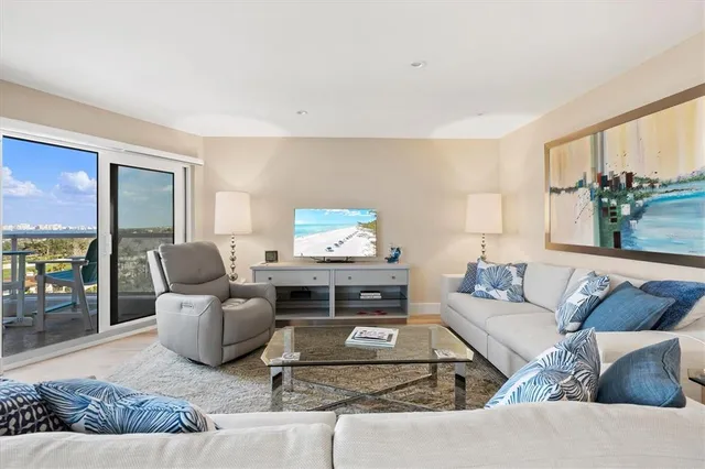 $1,100,000 | 1050 Longboat Club Road, Unit 903, Longboat Key, FL 34228