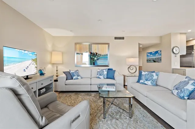 $1,100,000 | 1050 Longboat Club Road, Unit 903, Longboat Key, FL 34228