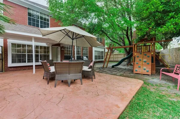a view of a house with backyard and sitting area