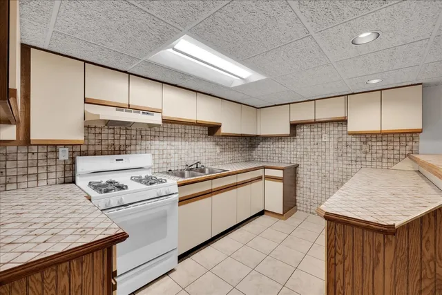 $550,001 | 1427 Busse Road, Mount Prospect, IL 60056