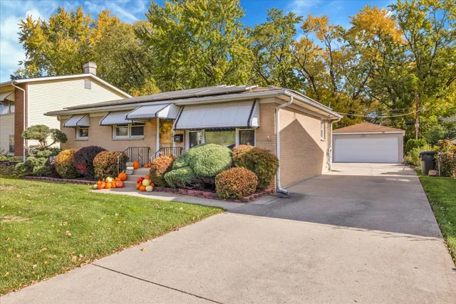 $550,001 | 1427 Busse Road, Mount Prospect, IL 60056
