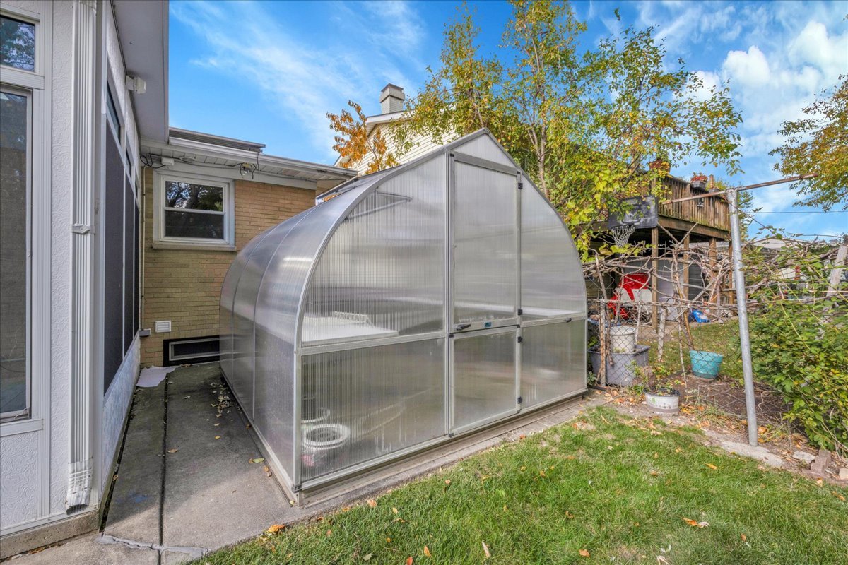 1427 Busse Road Mount Prospect, IL 60056 - Photo 38 of 38 a view of outdoor space