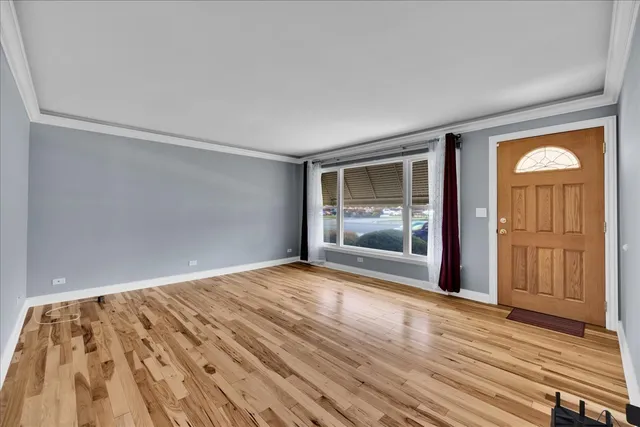 $550,001 | 1427 Busse Road, Mount Prospect, IL 60056