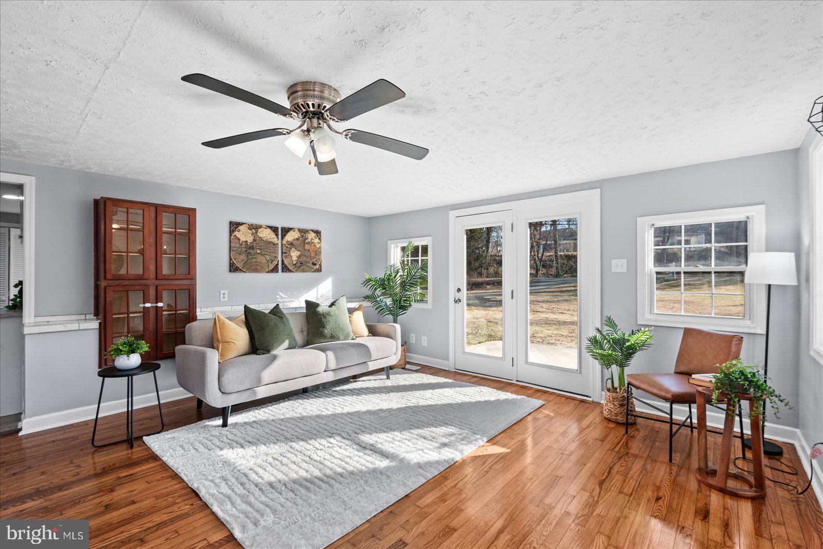 27 Truslow Road Fredericksburg, VA 22405 - Photo 13 of 35 a living room with furniture and a window