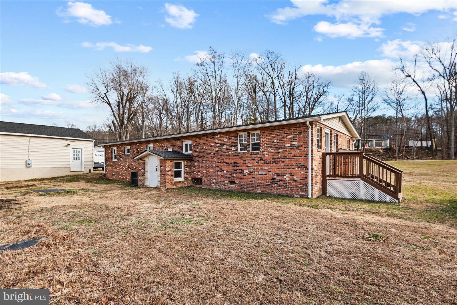 27 Truslow Road Fredericksburg, VA 22405 - Photo 28 of 35 a view of a outdoor space with wooden fence