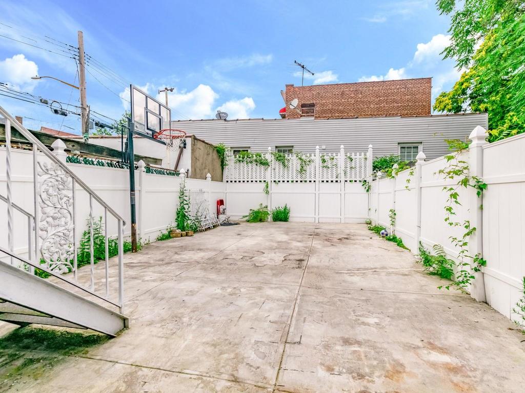 1053 Duncan Street Bronx, NY 10469 - Photo 7 of 8