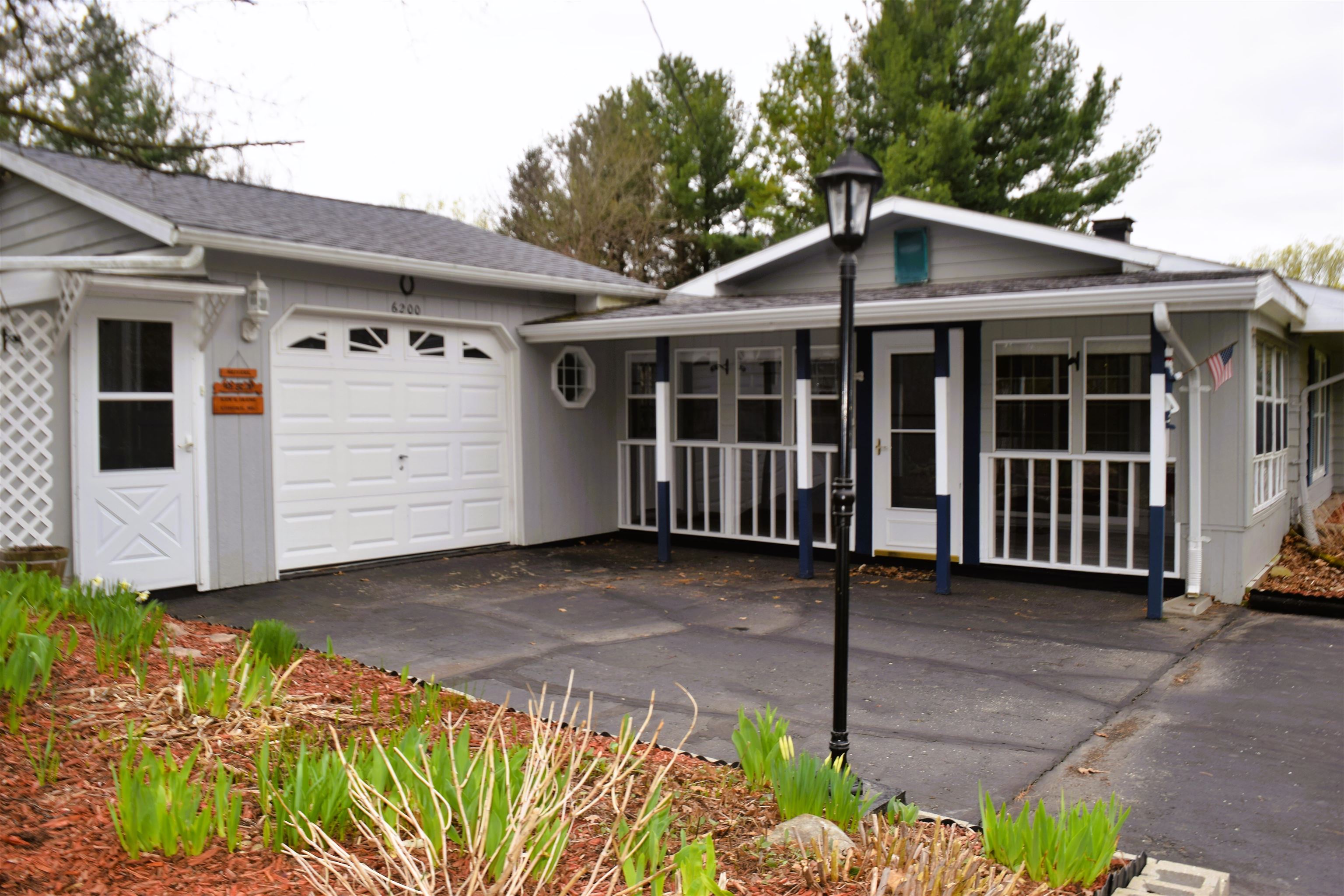 6200 Lake Montcalm Road Northeast Edmore, MI 48829 - Photo 2 of 41 1899209-1.JPG
