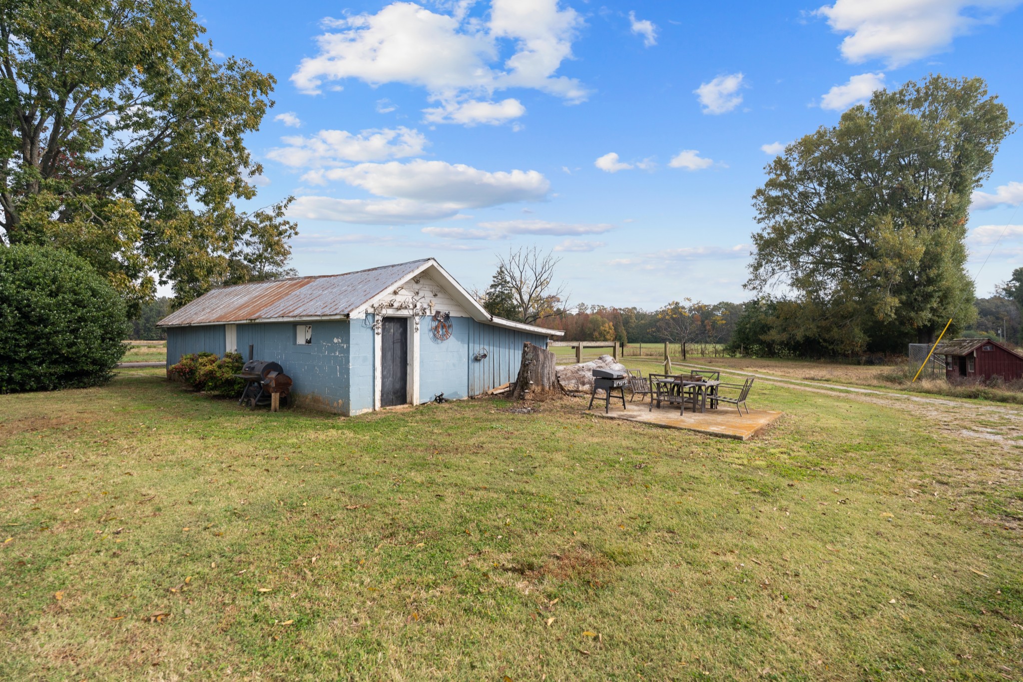 709 Isbell Turn Road Winchester, TN 37398 - Photo 13 of 22 a view of a house with pool and a table and chairs