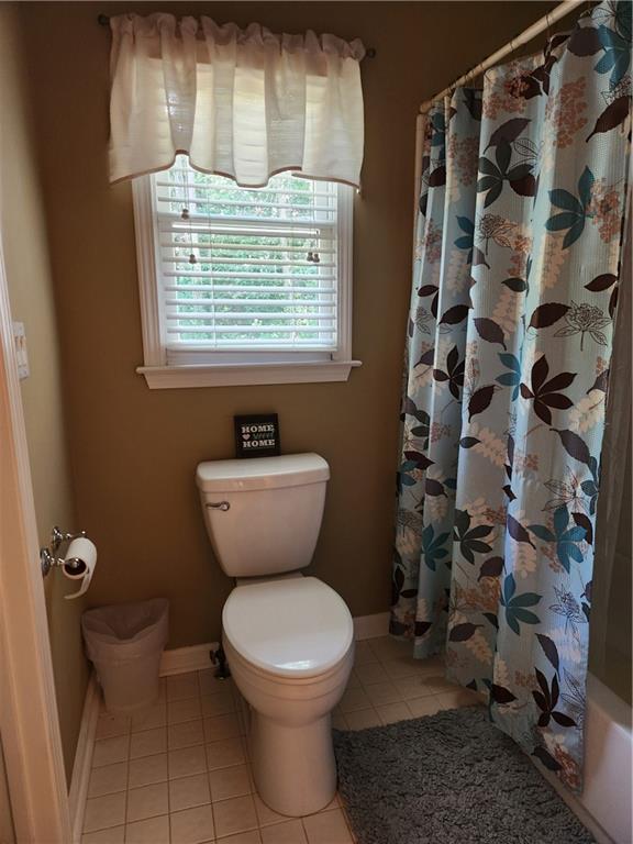 2520 Cobble Creek Lane Grayson, GA 30017 - Photo 94 of 114 a bathroom with a toilet and a shower