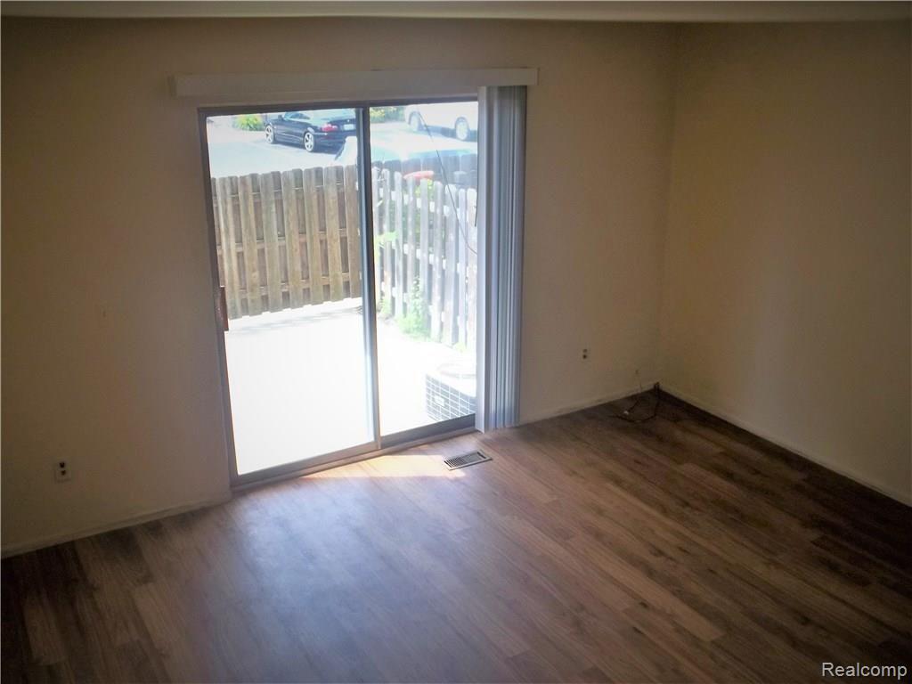 4292 15 Mile Road Sterling Heights, MI 48310 - Photo 5 of 18 100_2203.jpg