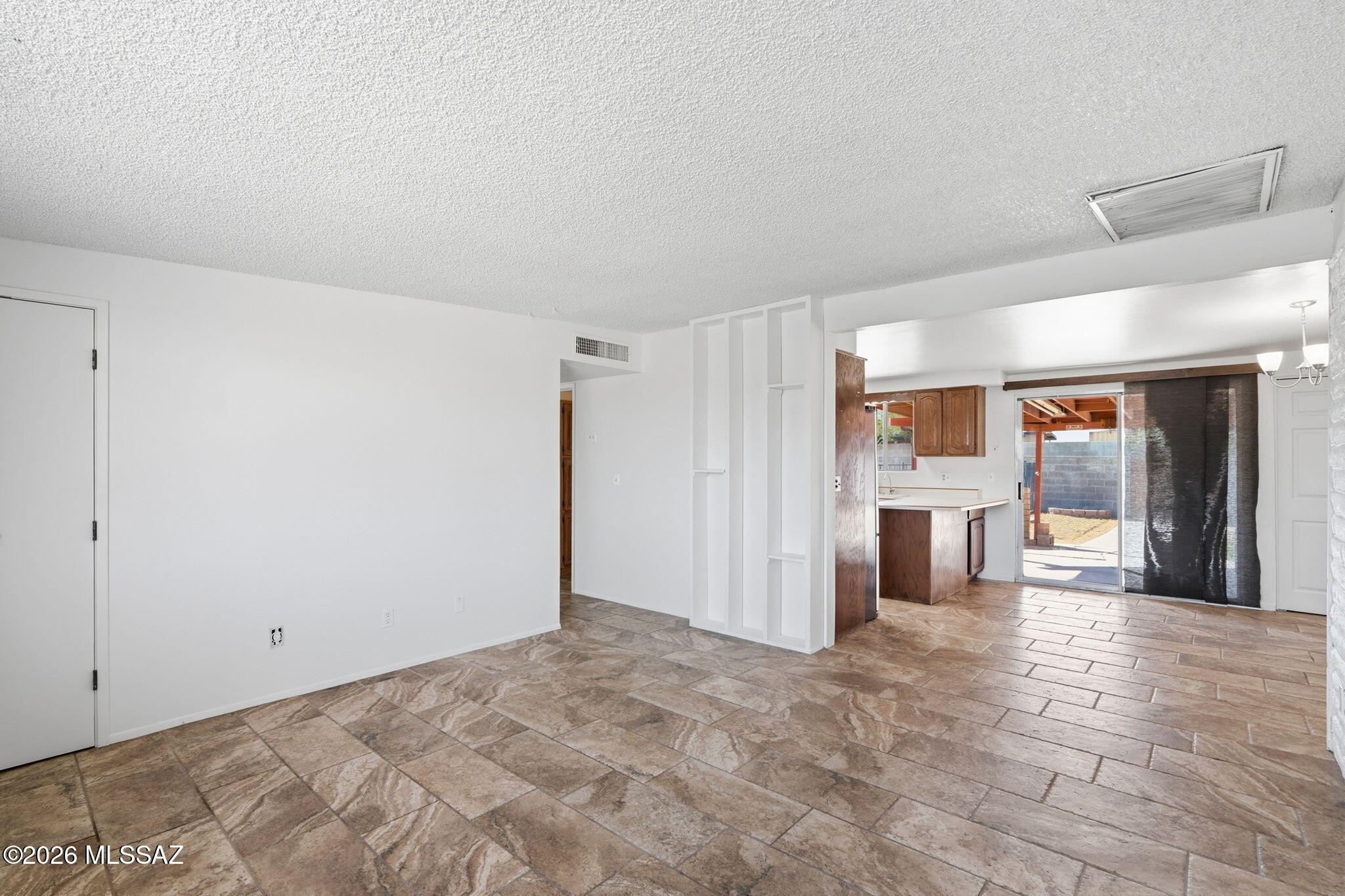 4241 South Kolb Road Tucson, AZ 85730 - Photo 5 of 50 Living Room