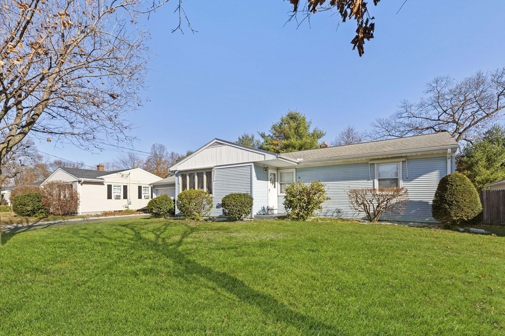 71 Acrebrook Drive Chicopee, MA 01020 - Photo 2 of 31