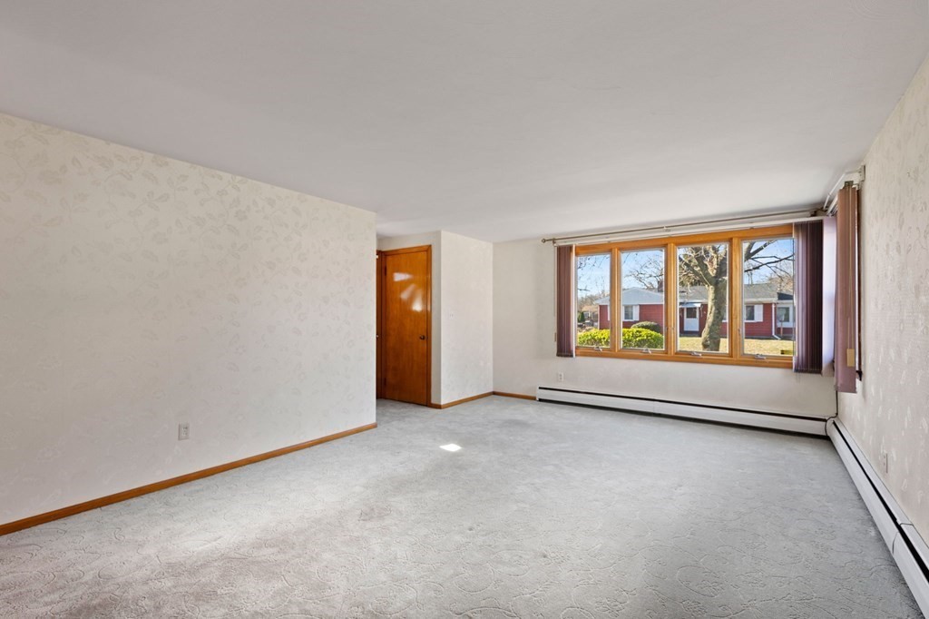 71 Acrebrook Drive Chicopee, MA 01020 - Photo 3 of 31