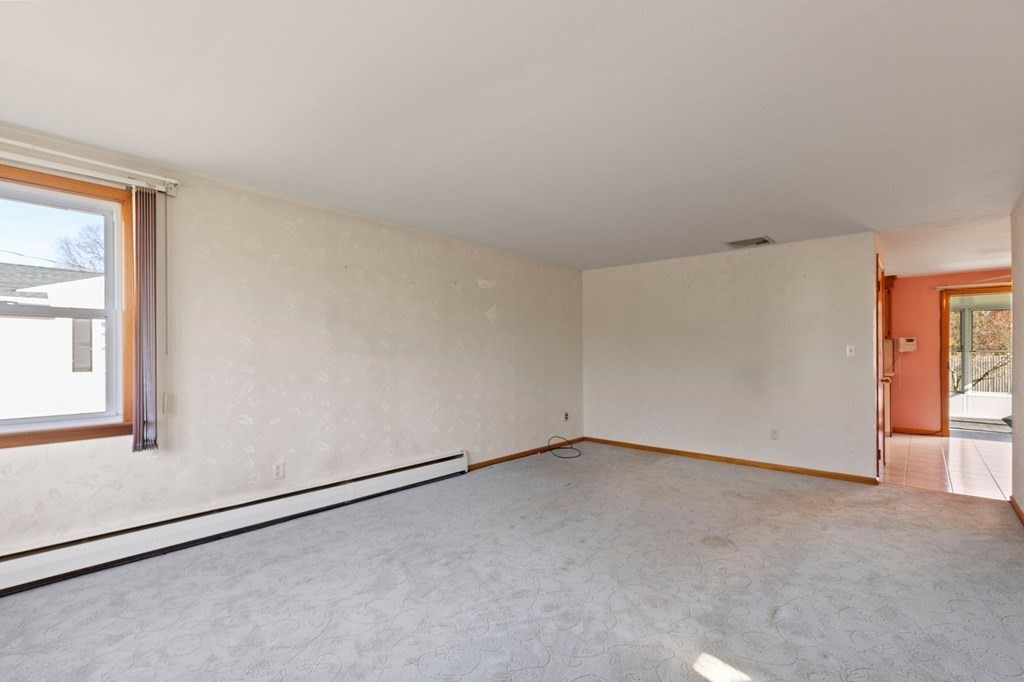 71 Acrebrook Drive Chicopee, MA 01020 - Photo 4 of 31