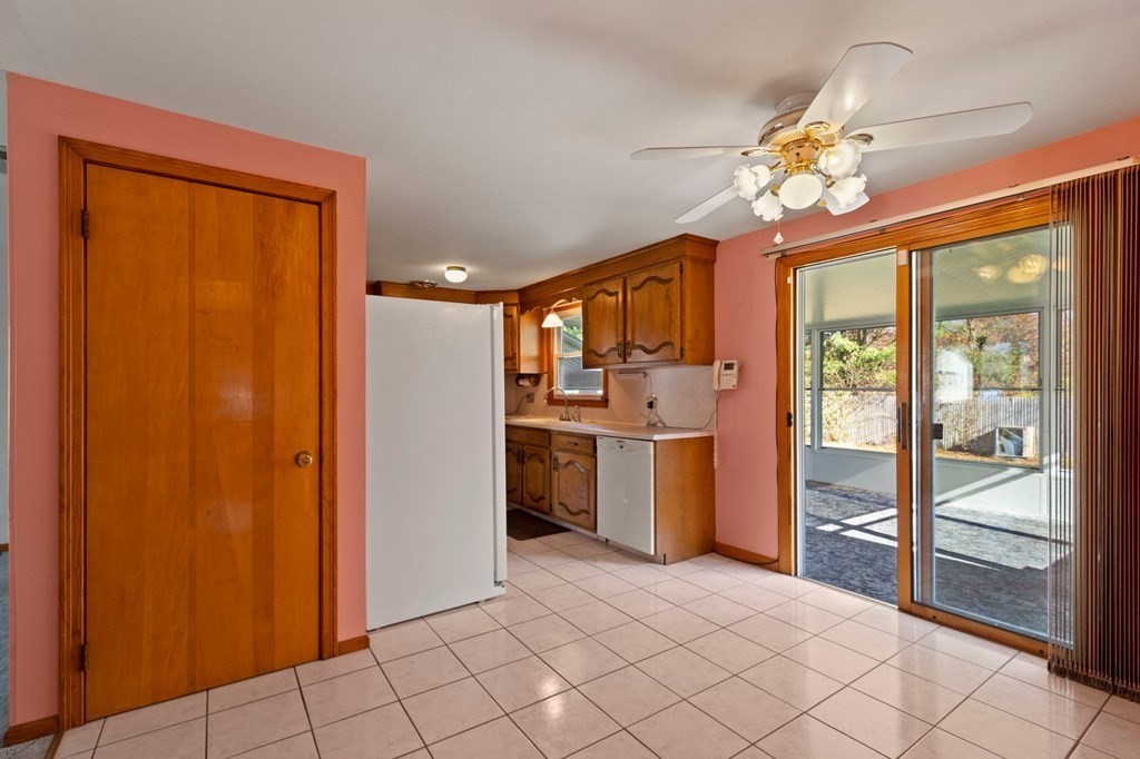 71 Acrebrook Drive Chicopee, MA 01020 - Photo 5 of 31