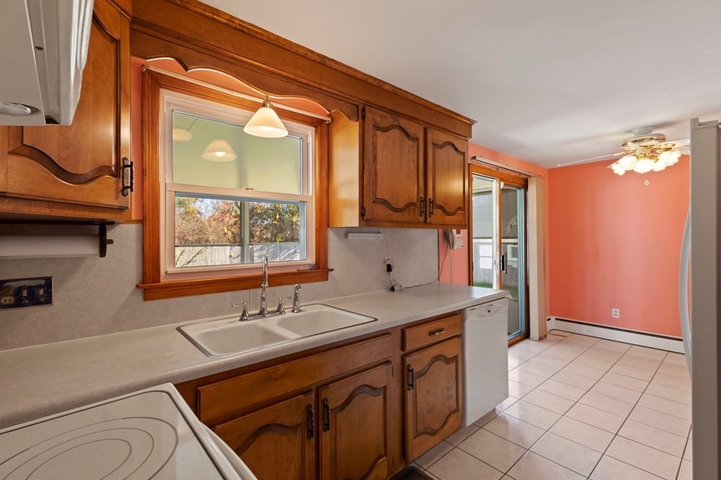 71 Acrebrook Drive Chicopee, MA 01020 - Photo 7 of 31