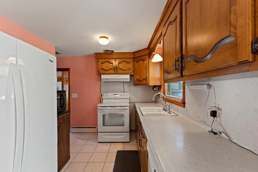 71 Acrebrook Drive Chicopee, MA 01020 - Photo 8 of 31