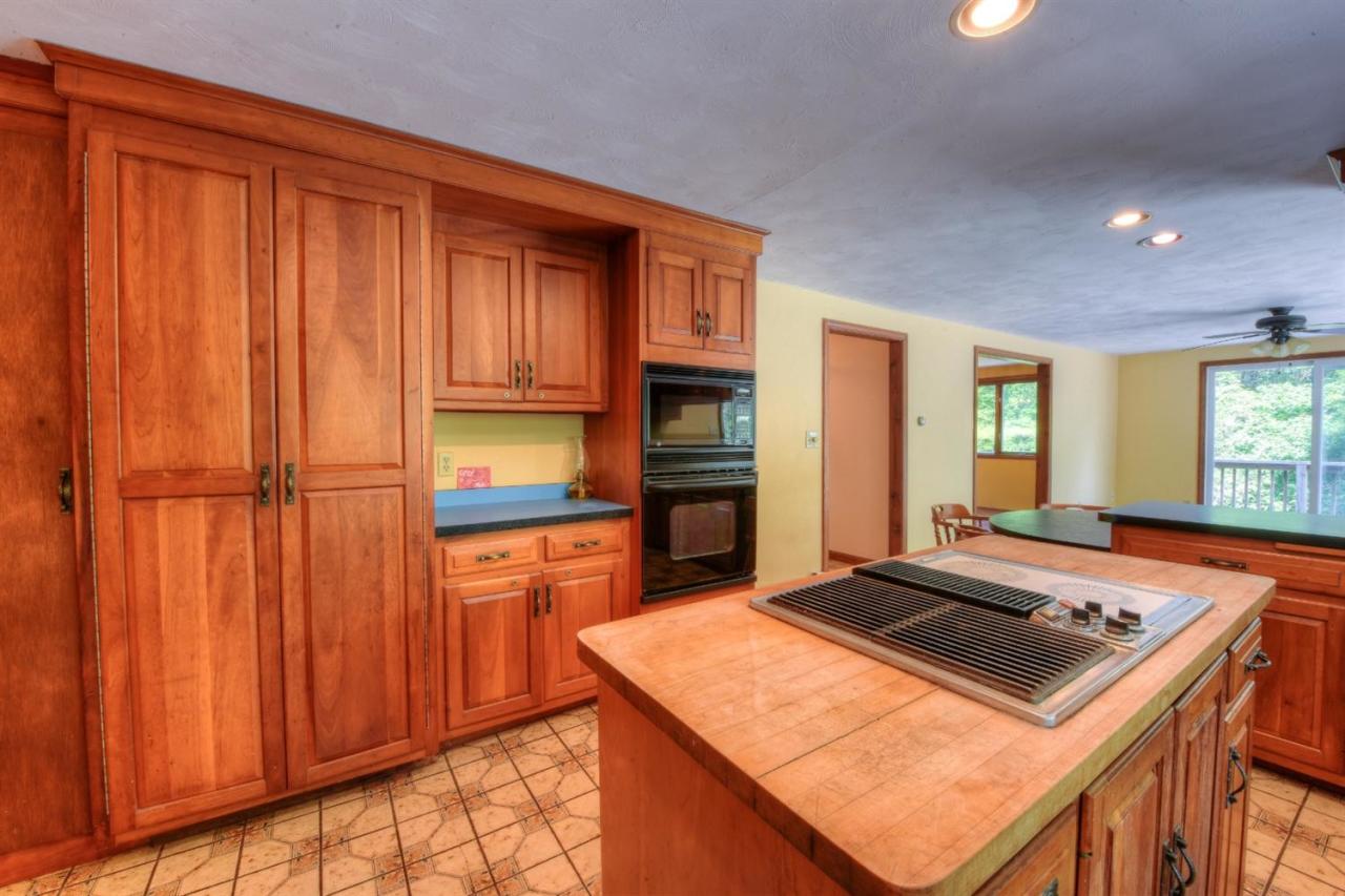 1640 Old Stage Road West Barnstable, MA 02668 - Photo 20 of 35 a kitchen that has a stove and a refrigerator