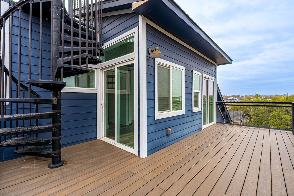 2016 Peoples Street Austin, TX 78702 - Photo 24 of 28 View of wooden deck