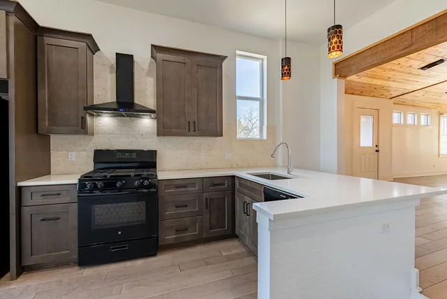 $4,500 | 2016 Peoples Street, Austin, TX 78702