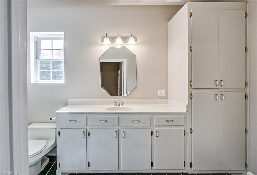 9015 Racine Road Pleasant Garden, NC 27313 - Photo 20 of 30 Jack & jill bath, ceramic floor