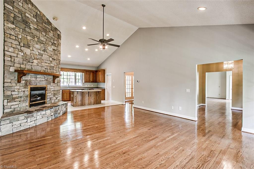 Great room, vaulted ceilings