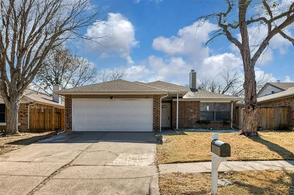 $1,995 | 200 Caprock Drive, Arlington, TX 76018