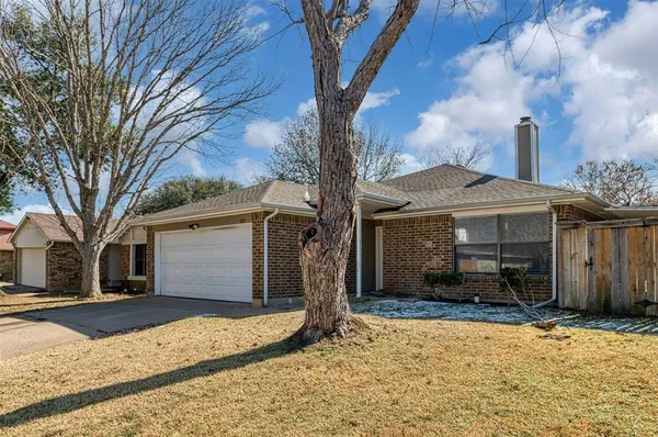 $1,995 | 200 Caprock Drive, Arlington, TX 76018