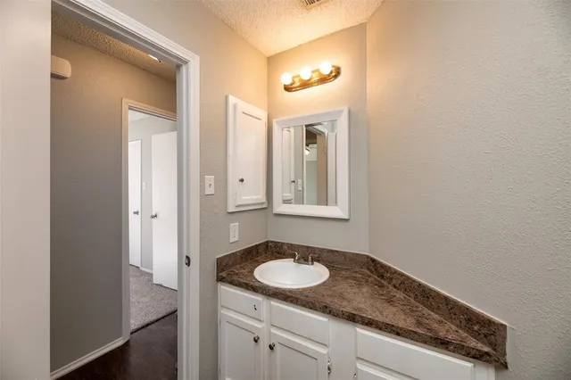 $1,995 | 200 Caprock Drive, Arlington, TX 76018