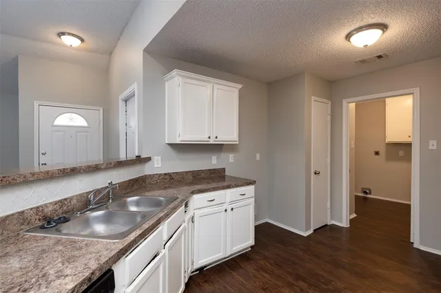 $1,995 | 200 Caprock Drive, Arlington, TX 76018