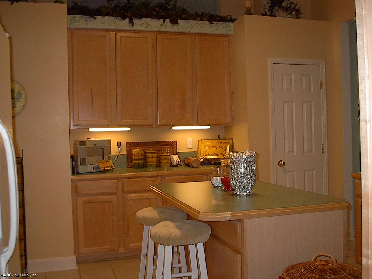 11382 Mandarin Ridge Lane Jacksonville, FL 32258 - Photo 10 of 23 a kitchen with a table and chairs