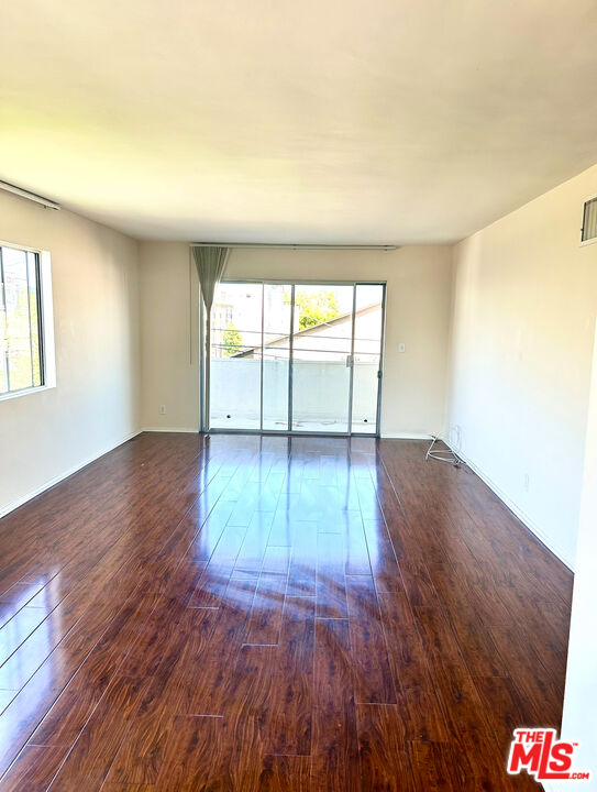 1440 Reeves Street, Unit 203 Los Angeles, CA 90035 - Photo 3 of 11