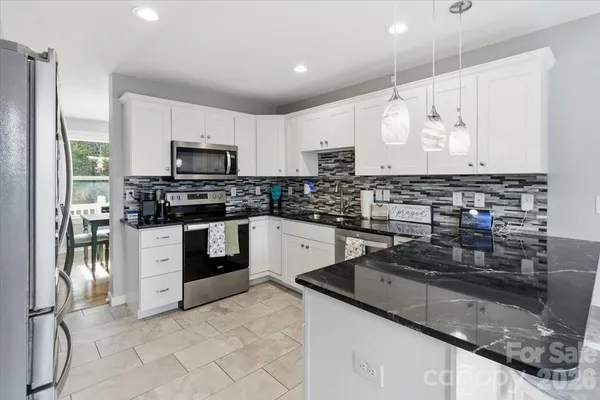 $580,000 | 9 Old Amber Drive, Weaverville, NC 28787