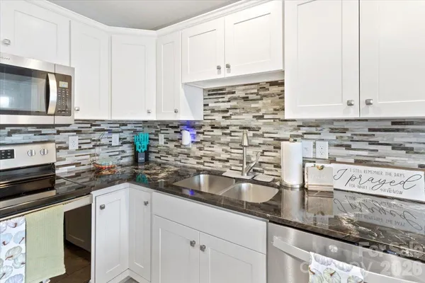 $580,000 | 9 Old Amber Drive, Weaverville, NC 28787