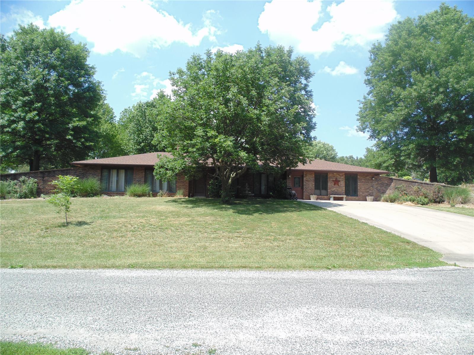 804 Arkansas Road Highland, IL 62249 - Photo 2 of 79