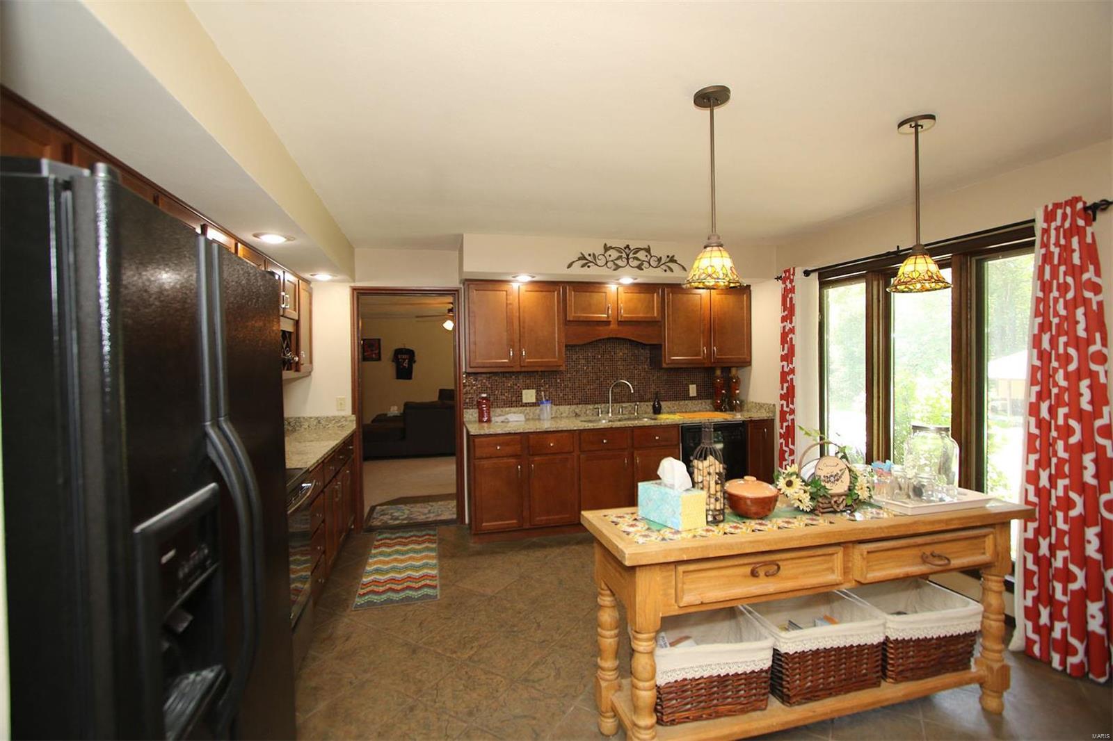 804 Arkansas Road Highland, IL 62249 - Photo 14 of 79