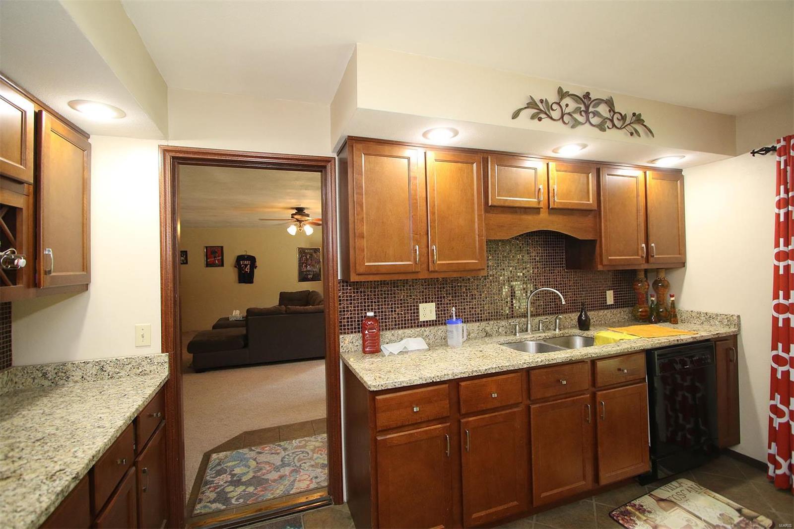 804 Arkansas Road Highland, IL 62249 - Photo 15 of 79