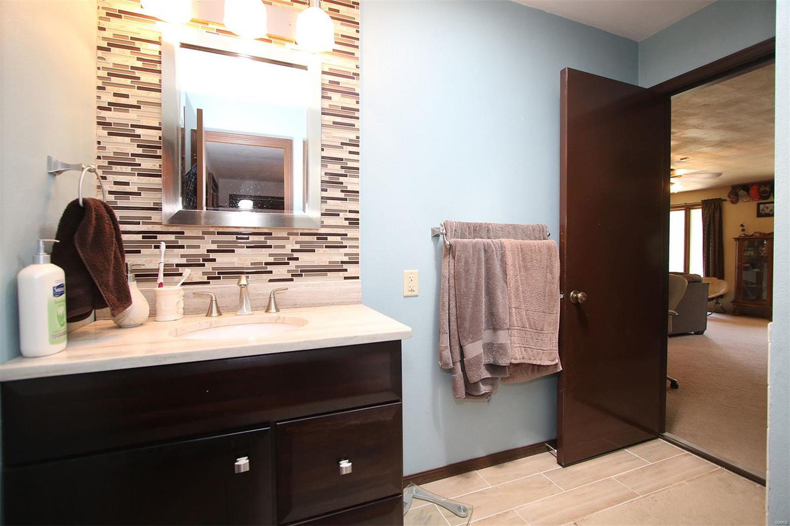 804 Arkansas Road Highland, IL 62249 - Photo 23 of 79