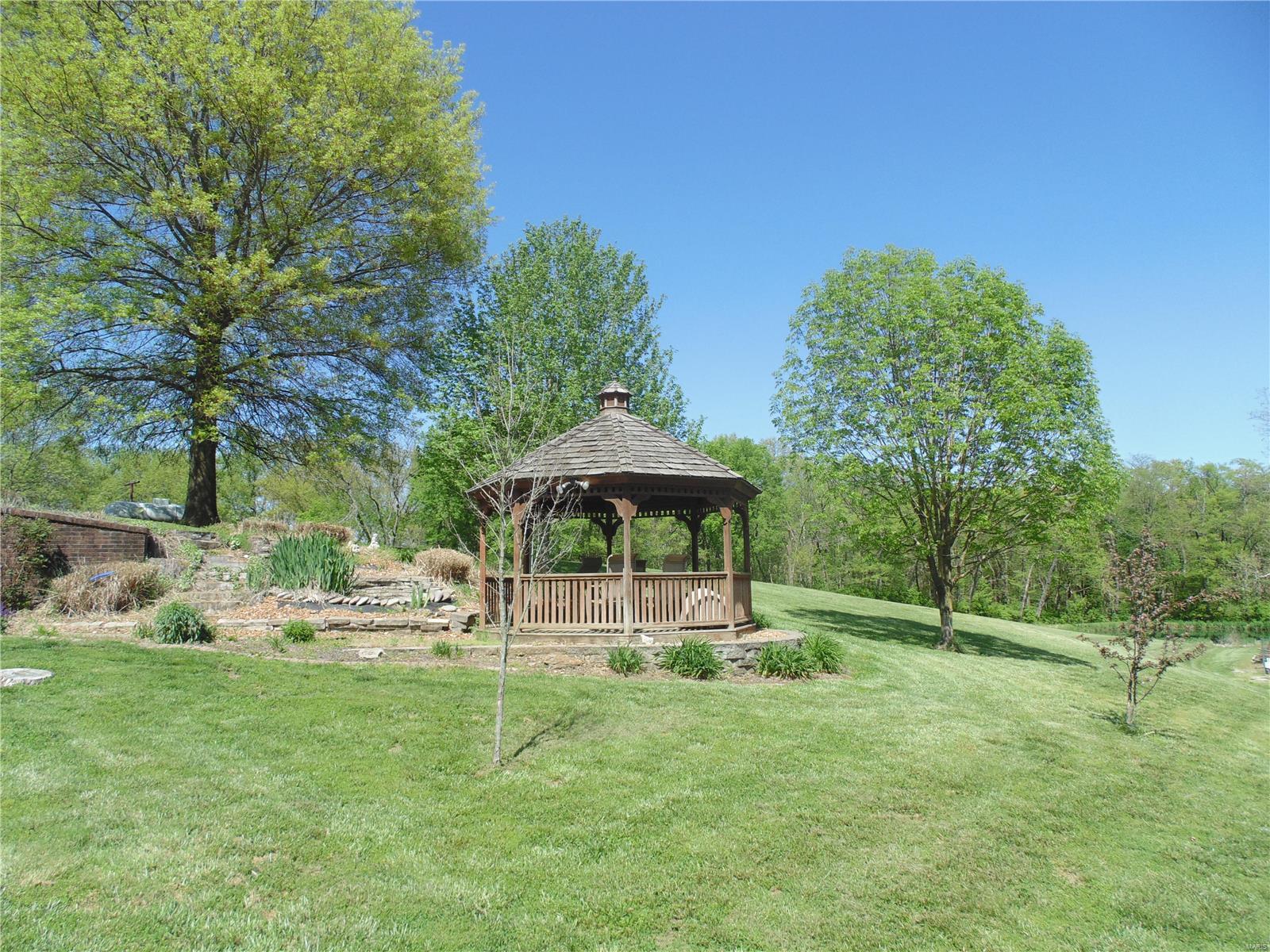 804 Arkansas Road Highland, IL 62249 - Photo 5 of 79